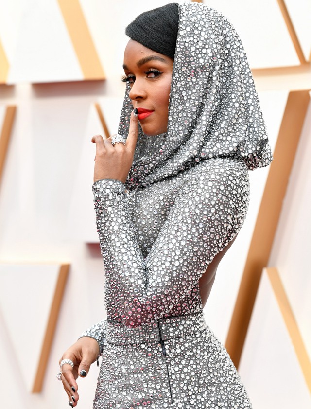 Janelle Monae egy Ralph Lauren ruhában