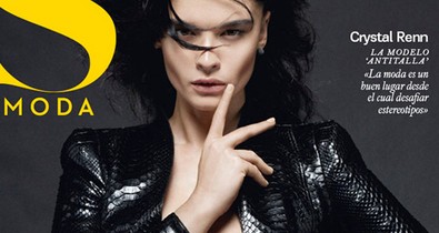 Beesett arccal, nyitott kabátban pózol az egykori plus-size modell