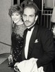 Oscar-gála (1985): John Malkovich igazi úriemberként, egy elegáns szmokingban érkezett az 57. Oscar-díjátadóra, ahová első felesége, a gyönyörű Glenne Headly színésznő kísérte el. Malkovich-ot a Hely a szívemben című filmben nyújtott zseniális alakításáért jelölték a legjobb mellékszereplő díjára. Bár az aranyszobrot ekkor még nem ő vitte haza, sármos megjelenésével és magabiztos kisugárzásával azonnal ellopta a show-t a vörös szőnyegen.