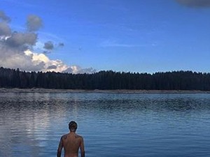 Tessék, itt van Justin Bieber anyaszült meztelenül