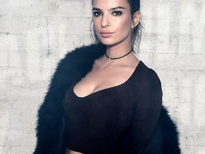 Emily Ratajkowski megint szuperdögös