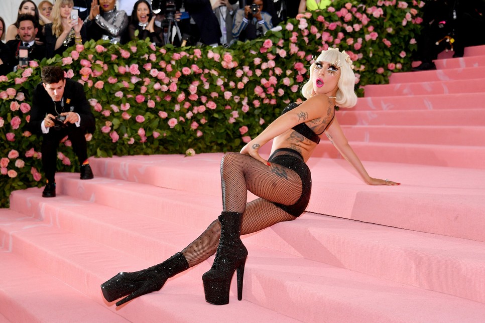 Lady Gaga a 2019-es Met gálán | Fotó: Dia Dipasupil