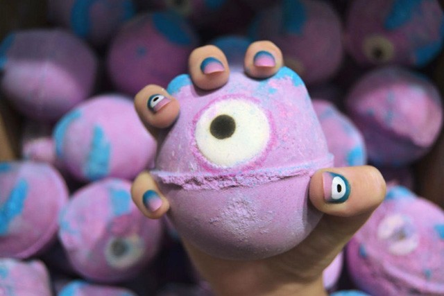Így néznek ki a Lush fürdőbombái manikűrként!