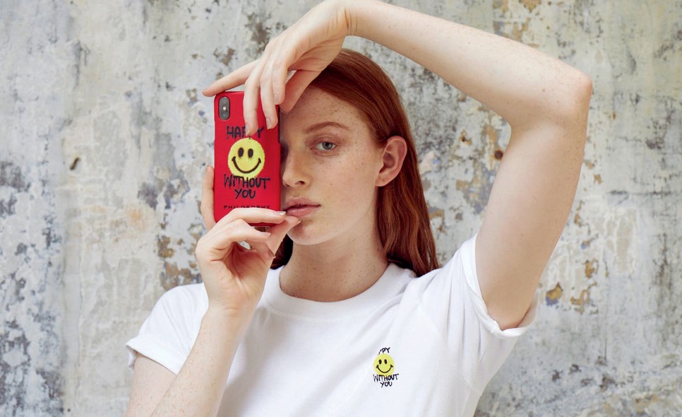 „Boldog vagyok nélküled" - hirdeti PHILOSOPHY DI LORENZO SERAFINI szmájli kollekciója