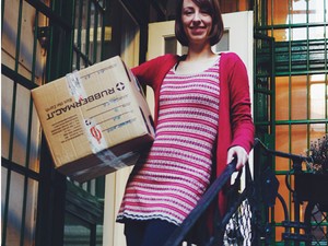 Sára ma nagyon meleg holmikban