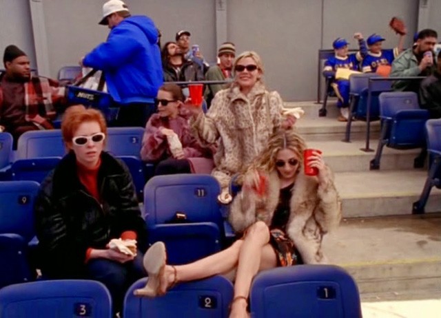 Bármilyen felvilágosult is a társadalom, amelyben élünk, még mindig léteznek bizonyos elvárások. Házasság. Gyerek. Egy saját otthon. De mi van, ha mindettől nem boldog, hanem allergiás lesz az ember? Valami baj van a rendszerrel? Vagy velem? Tényleg mi akarjuk ezeket a dolgokat, vagy csak belénk nevelték, hogy akarjuk?