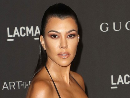 Szakítottak, de Kourtney Kardashian most egy ágyban fekszik az exével