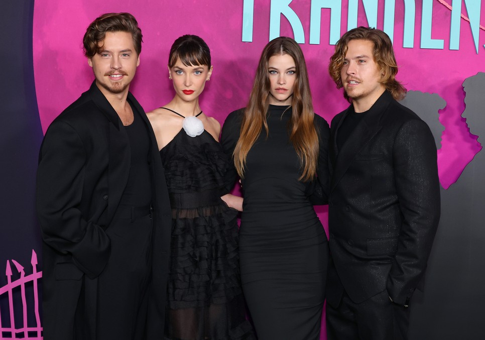 Cole Sprouse, Ari Fournier, Palvin Barbara és Dylan Sprouse 