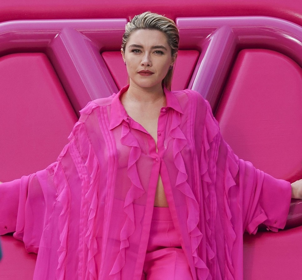 Florence Pugh meztelenruhában pózolt a Valentino divatmárkának