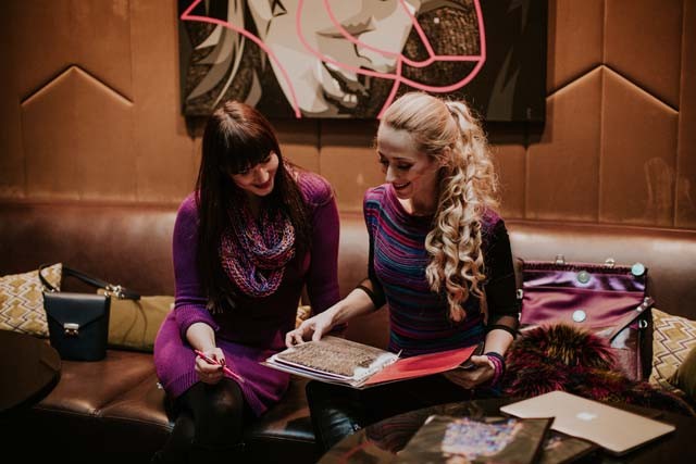 Színes szőrök és kötöttségek