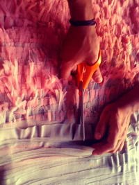 Utolsó simítások a ruhán...