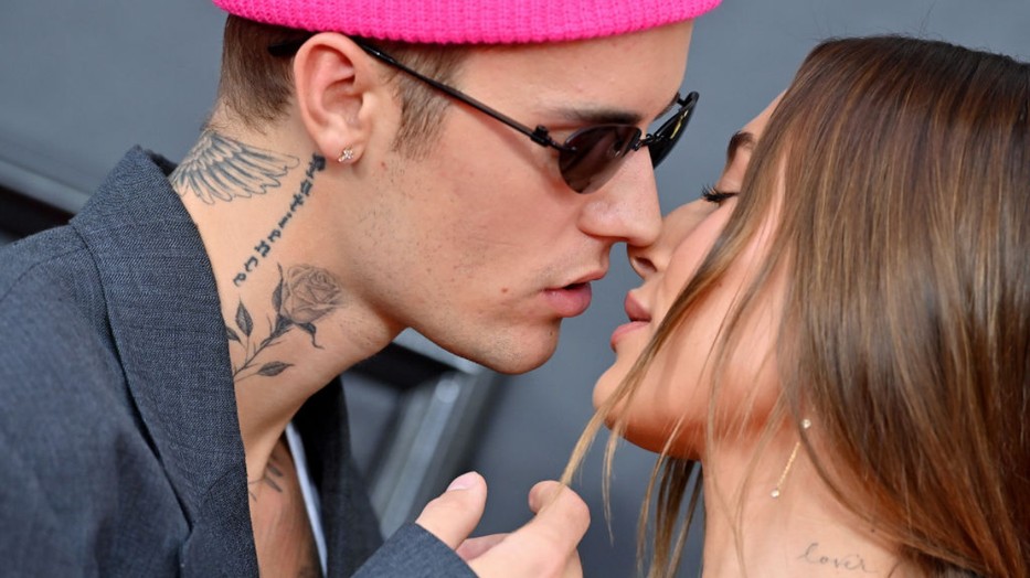 Justin Bieber és Hailey Bieber szexi fotóját kiparodizálták