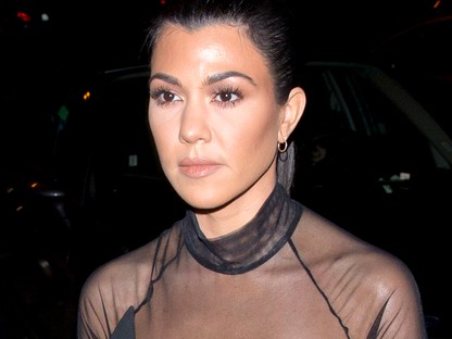 Jaj! Kourtney Kardashian tényleg ezzel a 20 éves sráccal randizik?