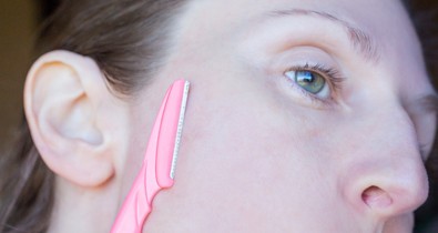 Dermaplaning: eszement vagy hasznos gyakorlat a női arcborotválás?