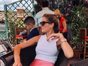 Lefkovics Szonja bemutatja a kedvenc ruhadarabját, ami mindenhez illik