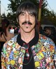 A Red Hot Chili Peppers énekesének van pár elég súlyos története a gyerekkorából, a szüzességének az elveszítése azonban mindennél bizarrabb. Anthony Kiedis 12 évesen kérdezte meg az apjától, hogy nem feküdhetne-e le azzal a valójában prostituált táncosnővel, akivel az apja akkoriban volt. Mire Kiedis apja készségesen igent mondott...