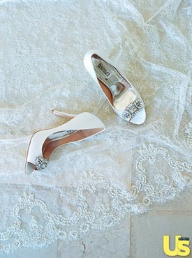 Természetesen a cipők is Badgley Mischka.