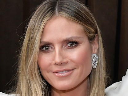 Heidi Klum ismét Victoria´s Secret angyal volt a Grammy-gálán, még szárnyakat is kapott