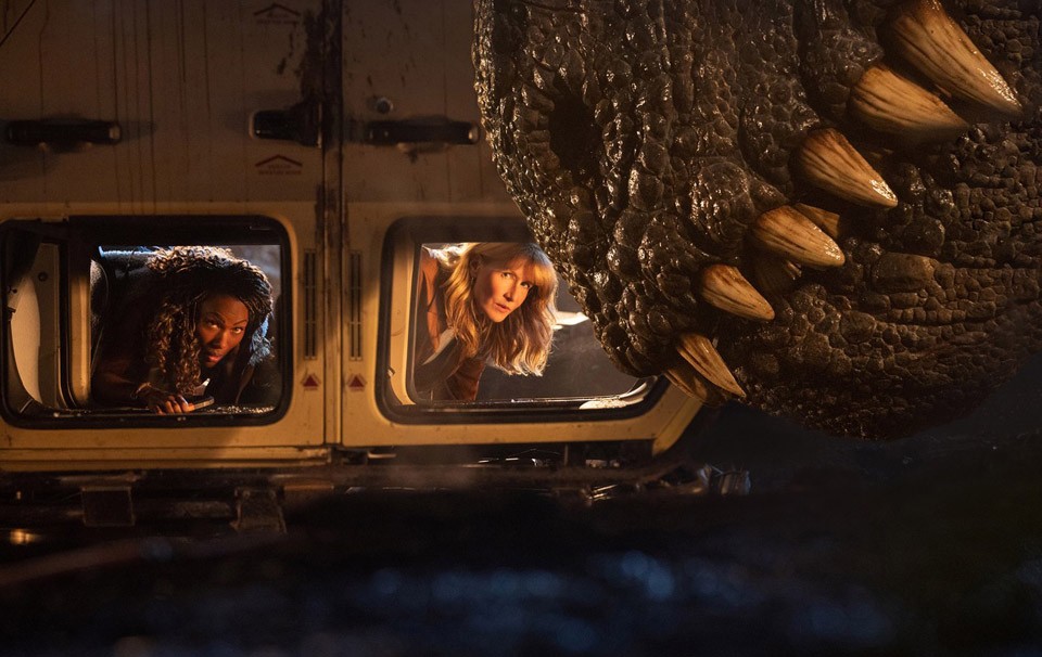  DeWanda Wise és Laura Dern a Jurassic World: Világuralom című filmben