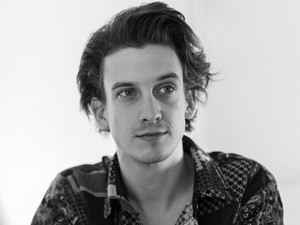 „Inspirál, ha valamiről azt érzem, hogy nem elég” – interjú Kerek Dávid színművésszel