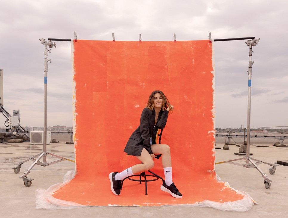 Csobot Adél szerint nem könnyű ebben a felgyorsult világban lelassulni - Fekete zakó ALL SAINTS - Answear Sort ROTATE BIRGER CHRISTENSEN - Answear Melltartó H&M