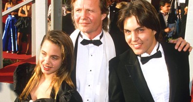 Ilyen volt Angelina Jolie az első vörös szőnyeges szereplésén