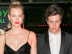 Karlie Kloss esküvői ruhája maga az álom!