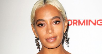 Ez tényleg a legidiótább ruha, amit mostanában a vörös szőnyegen láttunk