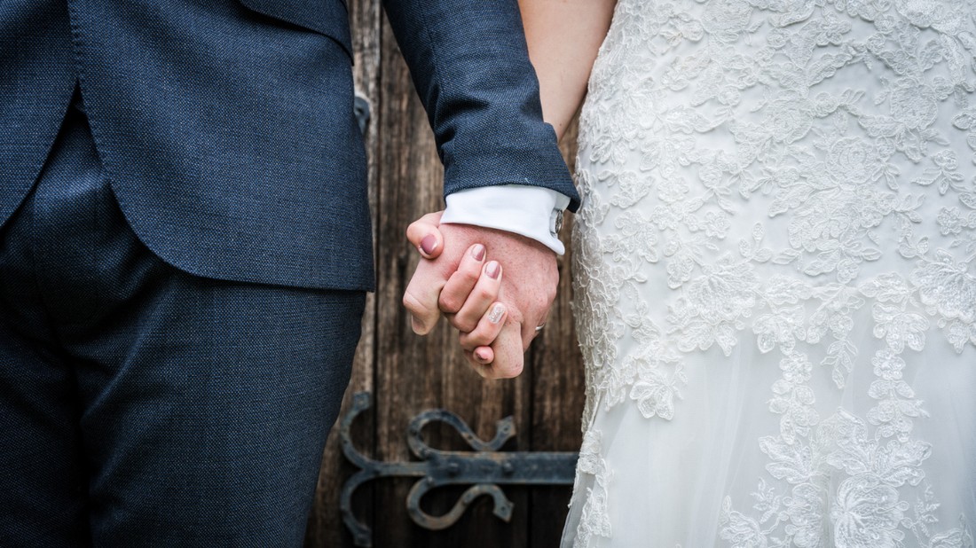 A kimondott fogadalmak teszik tartósság a kapcsolatot, vagy az összetartozáshoz semmi szükség hivatalos papírra? A vélemények megoszlanak.