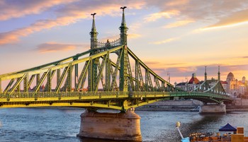 Irodalmi séták indulnak Budapest titkos történetei nyomában