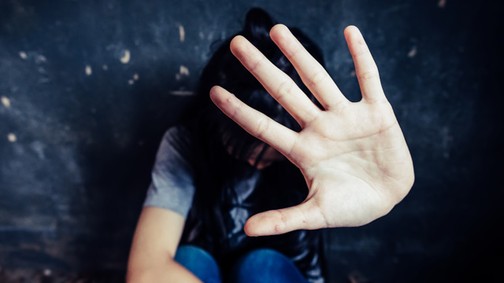 Most udvarol, vagy erőszakoskodik?