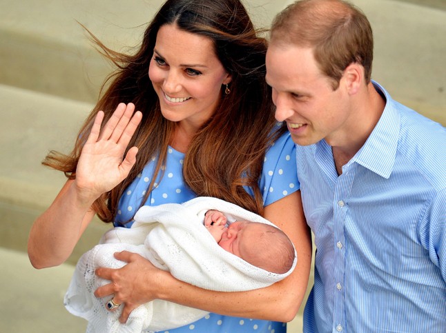 A boldog királyi kiscsalád: Katalin hercegné, Vilmos herceg és a kis György herceg