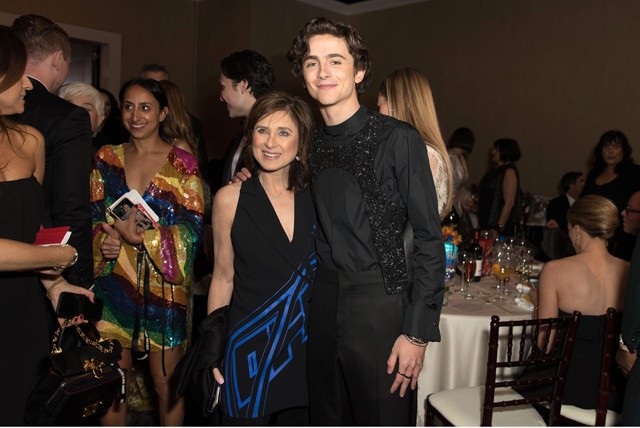 Timothée Chalamet és édesanyja, Nicole Flender Off-White-ban, illetve Louis Vuittonban.