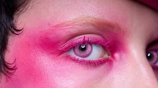 Sötét karikák vannak a szemed alatt? Így egy pillanat alatt eltüntetheted őket