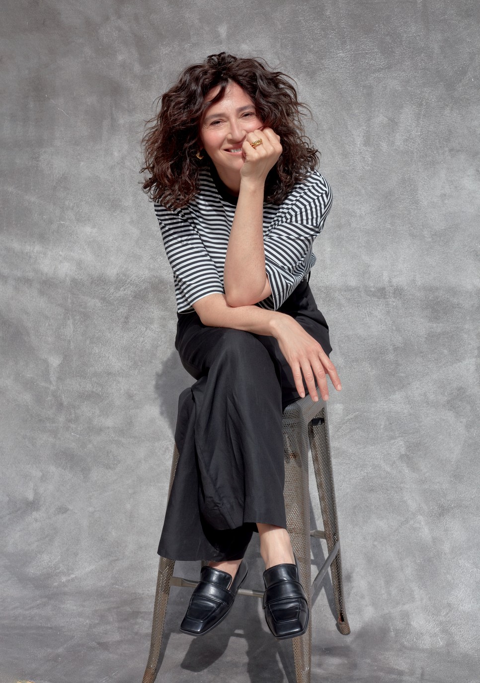 Fülbevaló, felső, nadrág és mokaszin COS | Gyűrűk EVA REMENYI