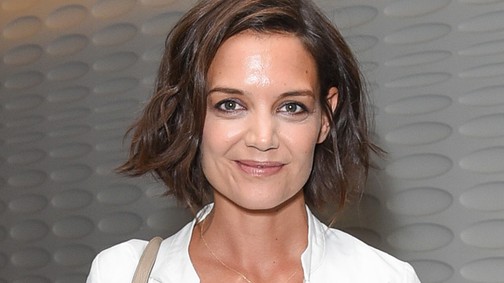 Katie Holmes mellbimbóira rossz hatással van a gravitáció
