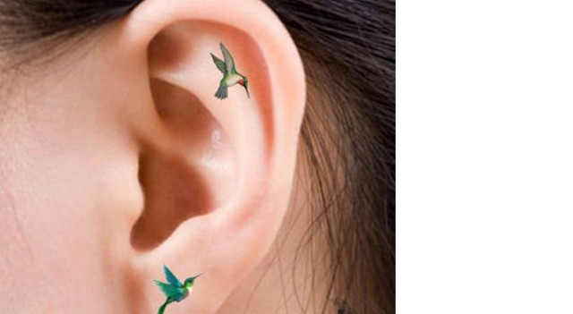 Új tetkótrend: Fülbevaló helyett fültetoválás