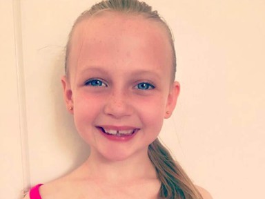 Ez a 8 éves kislány teljesen kiakadt a gyerekruhákon, a kritikája zseniális