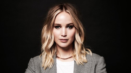 Jennifer Lawrence felvette a szezon legnagyobb visszatérő ruhadarabját, téged még mindig kiráz tőle a hideg?