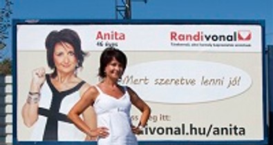 Sorsok az óriásplakát mögött