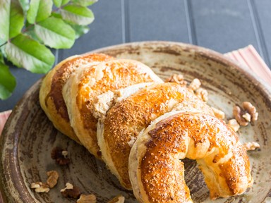 Ebédre és vacsorára is tökéletes ez az omlós, diós búrkifli