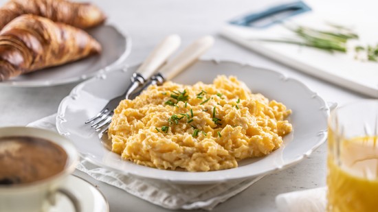 A tökéletes rántotta titka, hogy kihagyd belőle ezt az egy hozzávalót: igen, tényleg működik!