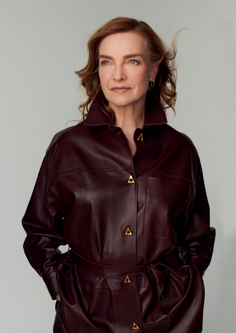 Kováts Adél színművész, a Radnóti Miklós Színház igazgatója: „Mi színészek nagyon sokat öltözködünk, egy nap akár többször is, amikor előadásunk van, ezért a hétköznapokban ezt nehezebben viselem, és törekszem arra, hogy praktikusan és gyorsan tudjak ruhát választani. Viszont nagyon fontos számomra, hogy magabiztos legyek abban a ruhában, amit viselek.”