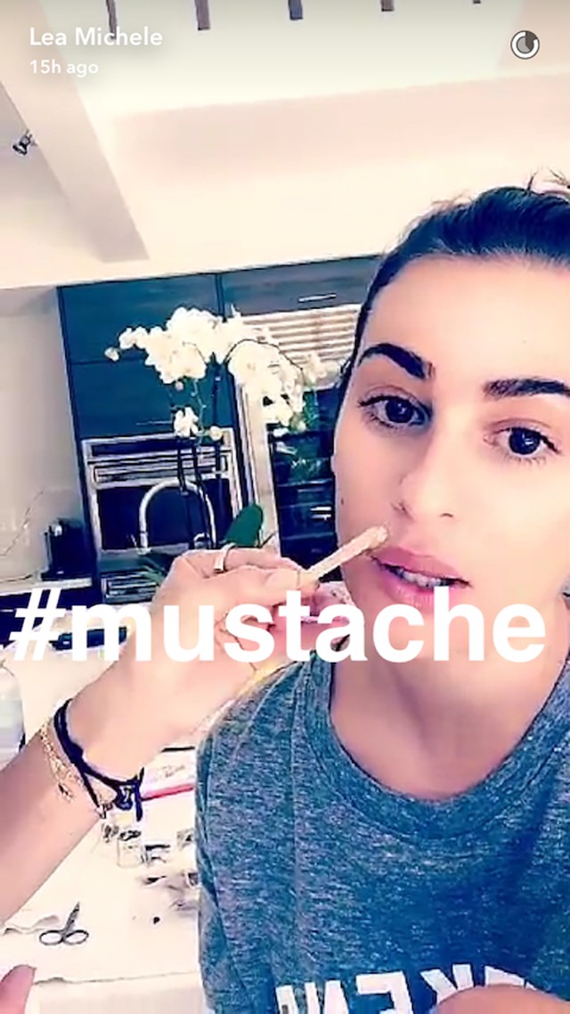 lea michele, bajuszgyanta, lea michele szépség, lea michele snapchat