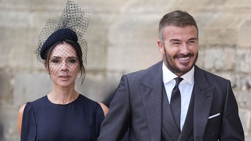 Victoria és David Beckham szenvedélyes csókjába te is belepirulsz, 26 év után is tombol közöttük a kémia
