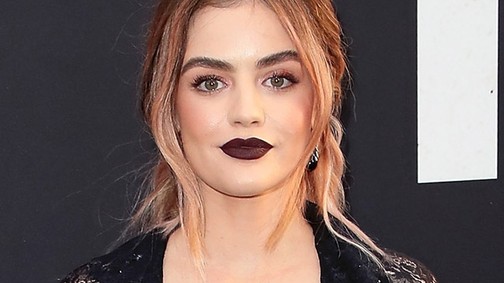 Elképesztő hasonlóság: Lucy Hale hirtelen Selena Gomezzé változott