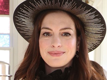 Anne Hathaway filmfesztiválos szettje állati jó!