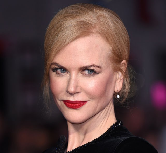 nicole kidman, lion, bugyivillantás, villantás, armani privé, bugyi, lába