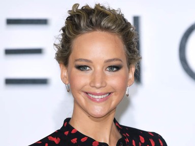 Jennifer Lawrence egy cukorfalat ebben a ruhában