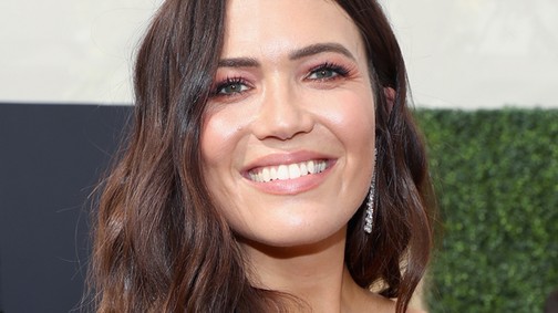 Habár Mandy Moore esküvői ruhája nem fehér, mégis a legtökéletesebb darab